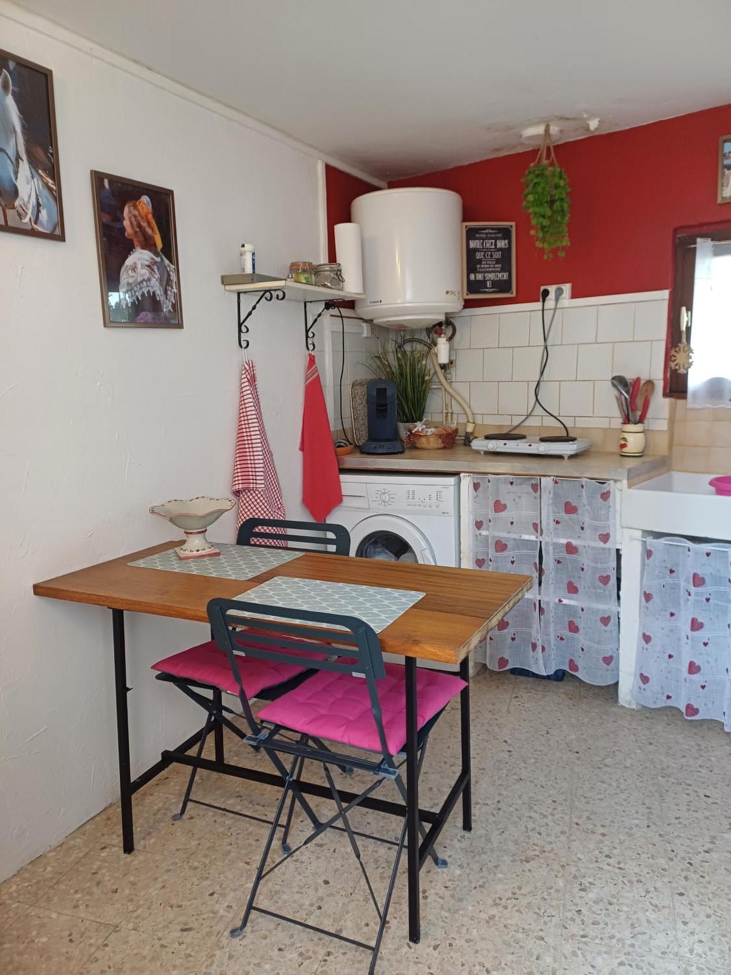Petite Maison Dans La Campagne A 10 Mn A Pied Du Centre Ville Arles Zewnętrze zdjęcie